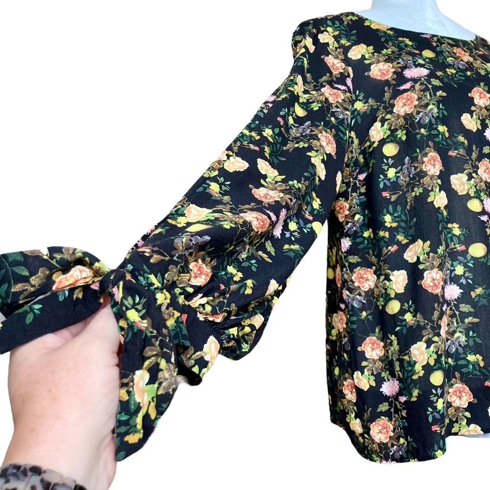 Banana Republic Women’s long sleeve black floral top, Sz M